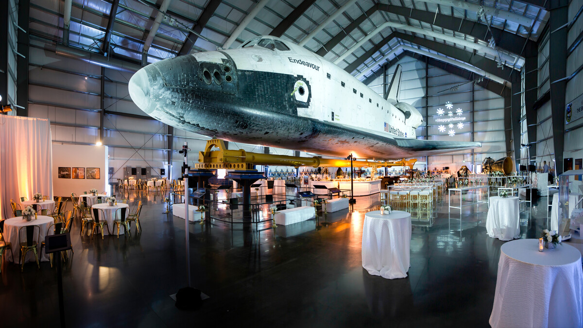 samuel oschin space shuttle endeavour display pavilion