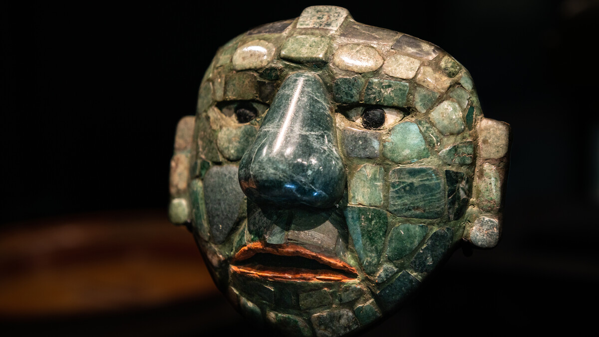 Mask made of jade and obsidian